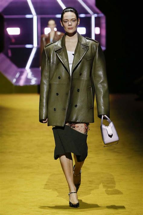 sfilata prada donna 2021|Prada autunno inverno 2021/2022, tutto sulla sfilata .